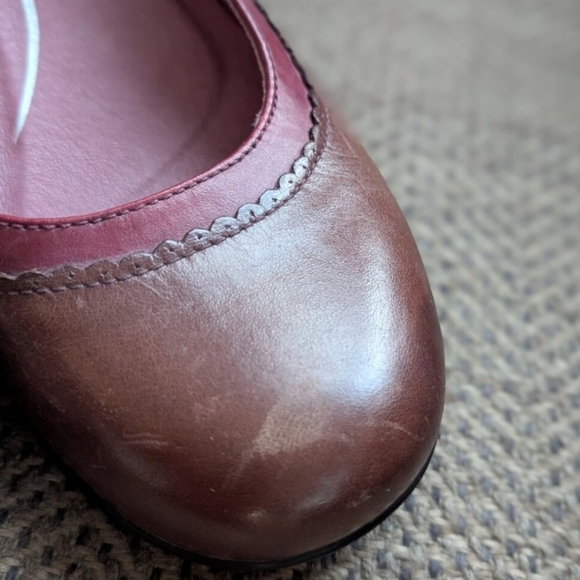 Dansko Fabrina Mary Janes Brown and Burgundy Leather Kitten Heel, size 8/38 - Picture 5 of 8